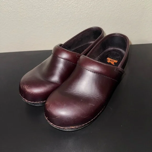 Dansko Professional Cordovan Smooth Leather Clogs size 40 - Picture 2 of 7